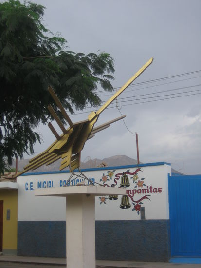 And when I wanted to take a photo of the best known symbol, my battery was empty. Hence, only a photo of a model of the Colibri.